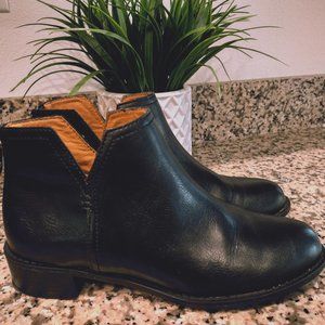 Adrienne Vittadini Black Ankle Boots